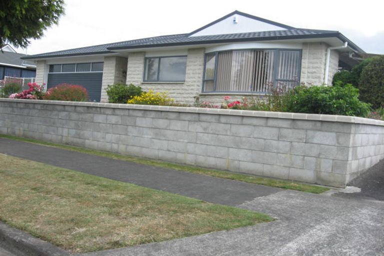Photo of property in 28 Cedar Crescent, Feilding, 4702