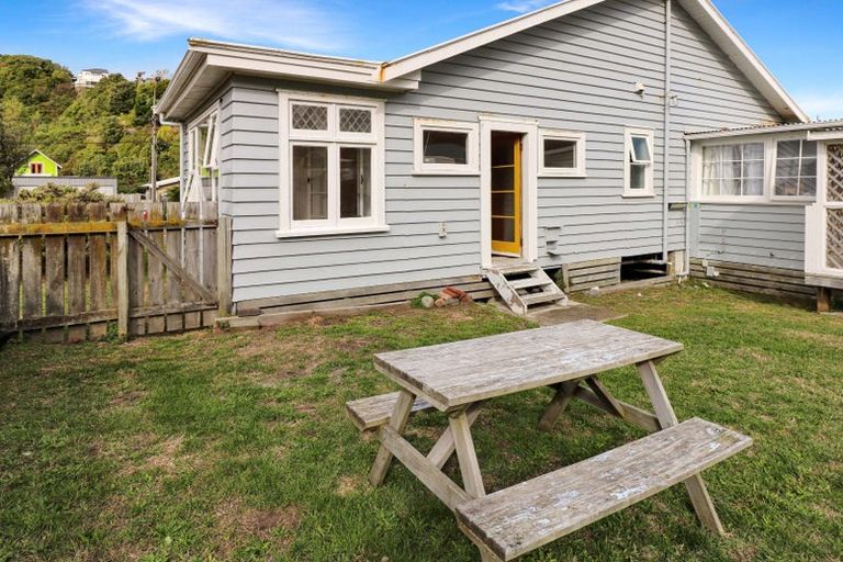 Photo of property in 39 Happy Valley Road, Owhiro Bay, Wellington, 6023