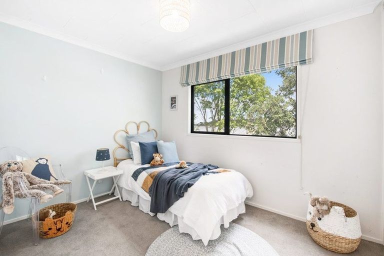 Photo of property in 1/7 Leiden Place, Totara Vale, Auckland, 0629