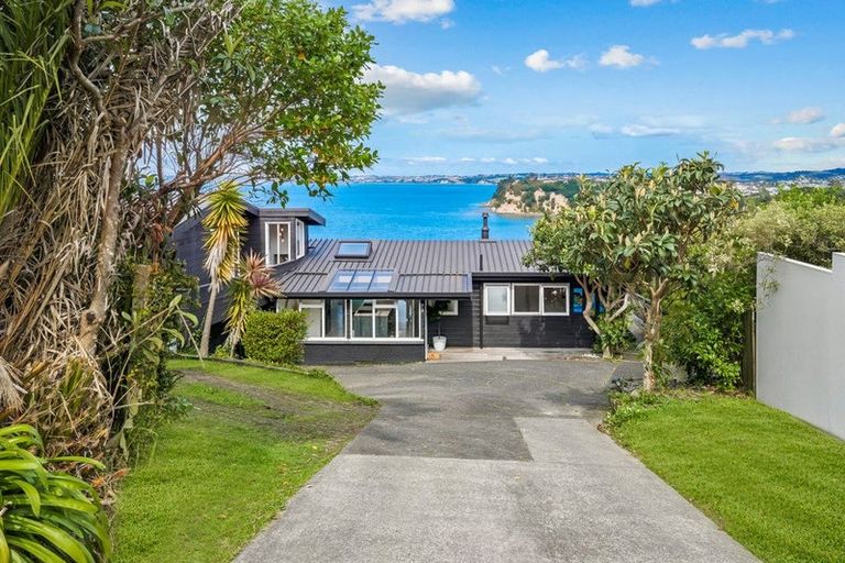 Photo of property in 73 Roberts Road, Matakatia, Whangaparaoa, 0930