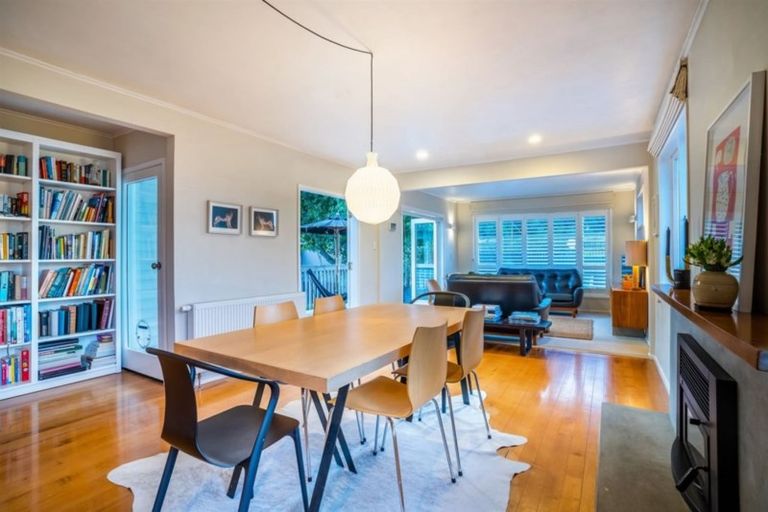 Photo of property in 1/54 Pupuke Road, Hillcrest, Auckland, 0627