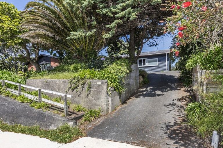 Photo of property in 52 Main Road, Titahi Bay, Porirua, 5022