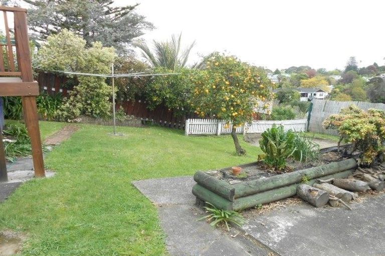 Photo of property in 18 Selwyn Road, Hospital Hill, Napier, 4110