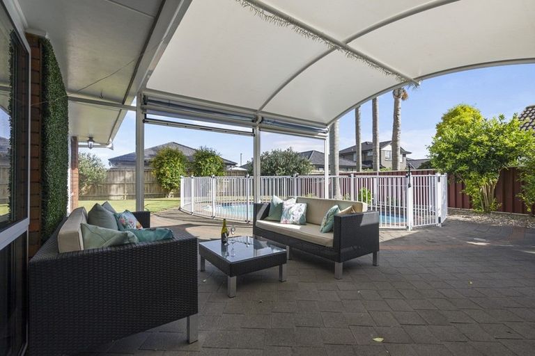 Photo of property in 21 Perotti Place, Conifer Grove, Takanini, 2112