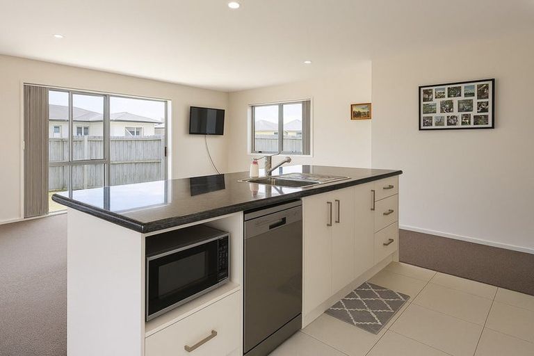 Photo of property in 11 Pipipi Crescent, Takanini, 2112