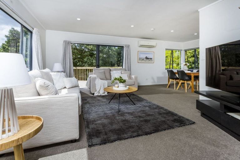 Photo of property in 9l View Road, Glenfield, Auckland, 0627