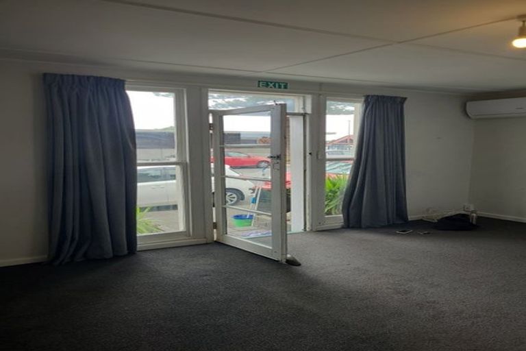 Photo of property in 29 Marine Parade, Bluff Hill, Napier, 4110