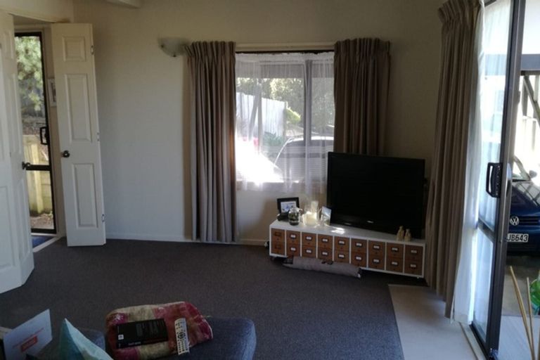 Photo of property in 20 Van Dyke Place, West Harbour, Auckland, 0618