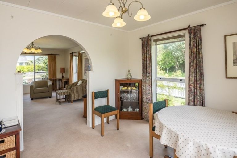 Photo of property in 60 Rewarewa Crescent, Waikanae, 5036