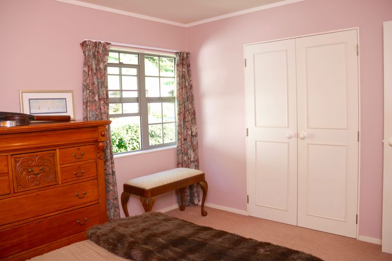 Photo of property in 31 Matauwhi Road, Russell, 0202