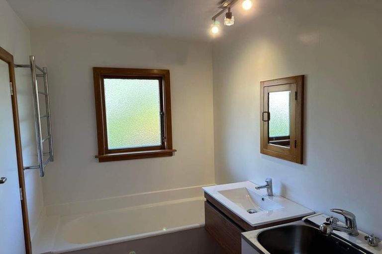 Photo of property in 2/102 Mccormacks Bay Road, Mount Pleasant, Christchurch, 8081