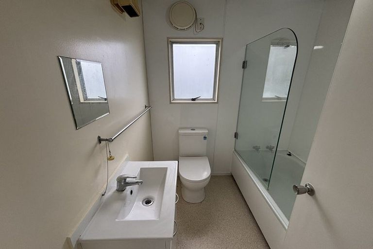 Photo of property in 3 Shepherds Road, Papakura, 2110