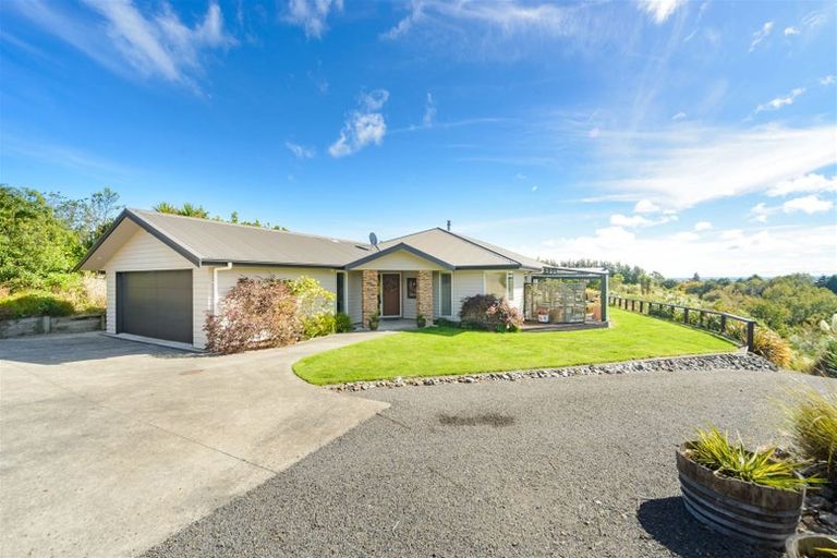 Photo of property in 71 Polson Hill Drive, Aokautere, Palmerston North, 4471