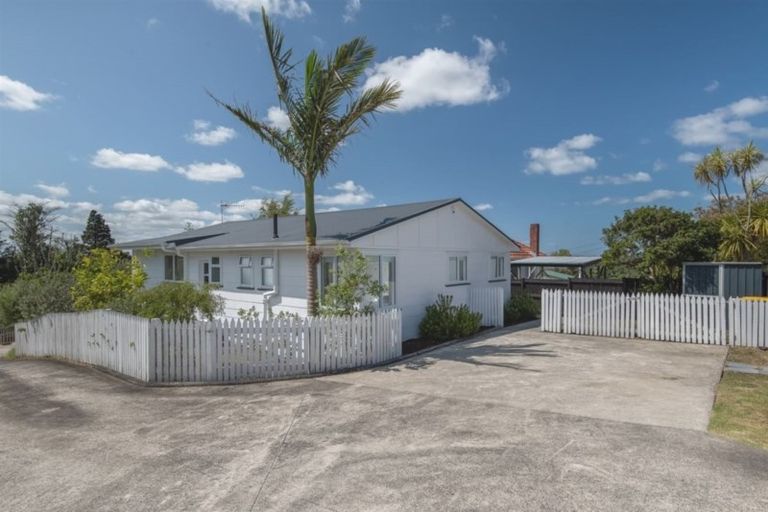 Photo of property in 40 Verran Road, Birkdale, Auckland, 0626