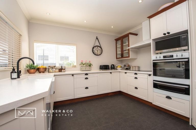 Photo of property in 15 Pempsey Street, Silverstream, Upper Hutt, 5019