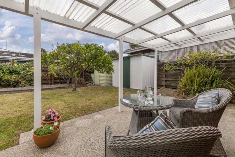 Photo of property in 1/1-3 Rock Isle Road, Torbay, Auckland, 0630