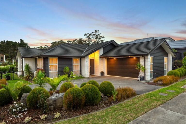 Photo of property in 23 Maraeariki Avenue, Orewa, 0931