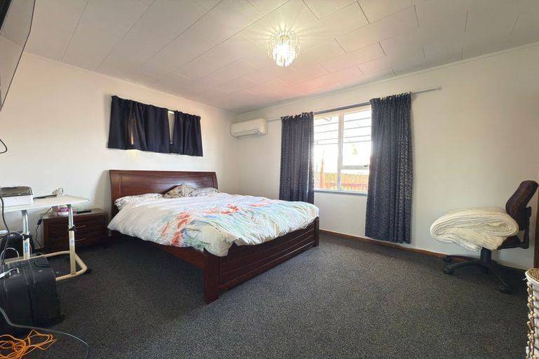 Photo of property in 15 Kereru Place, Half Moon Bay, Auckland, 2012