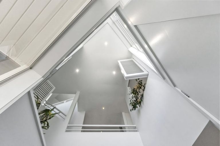 Photo of property in 2/20 Gulf View Road, Murrays Bay, Auckland, 0630