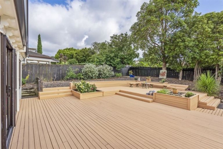 Photo of property in 8 Curacao Place, Half Moon Bay, Auckland, 2012