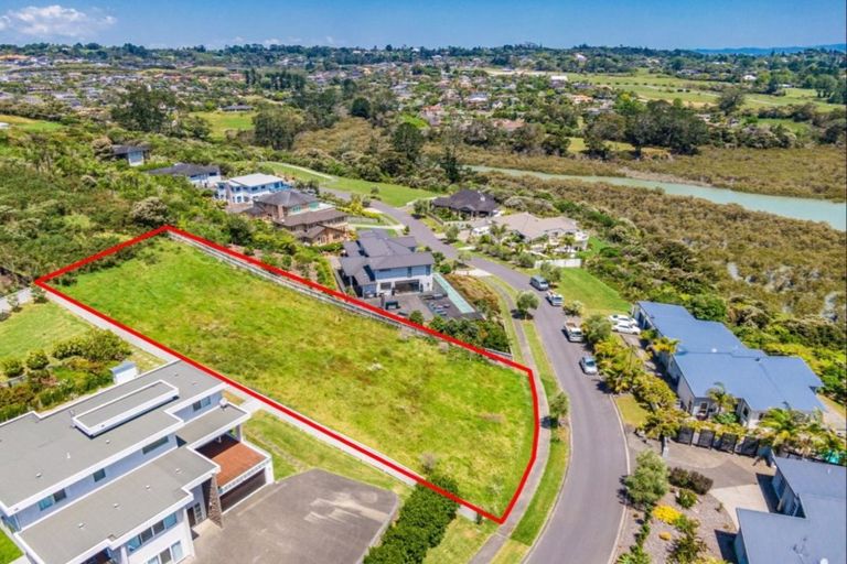 Photo of property in 12 Schopolo Place, Schnapper Rock, Auckland, 0632