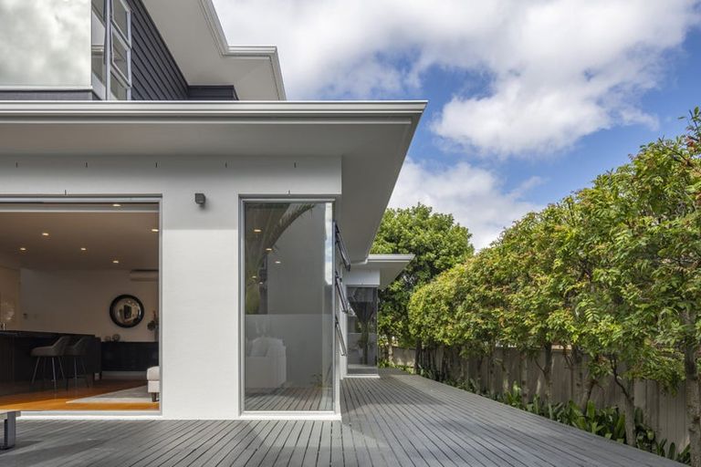 Photo of property in 10a Waterloo Road, Milford, Auckland, 0620