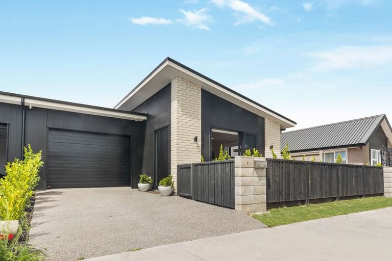 Photo of property in 2 Kaitaka Way, Papamoa, 3118