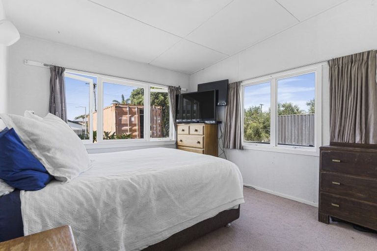 Photo of property in 215 Ocean Road, Whangamata, 3620