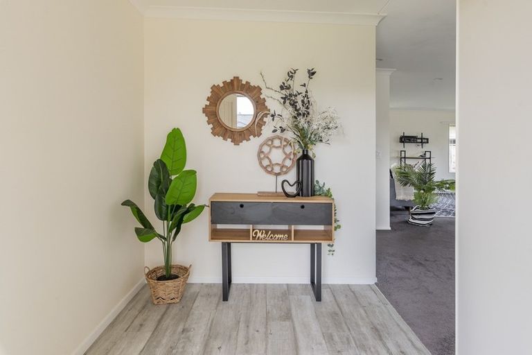 Photo of property in 16 Dal Din Drive, Otaki, 5512