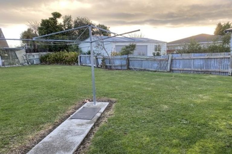 Photo of property in 54 Burns Avenue, Takaro, Palmerston North, 4412