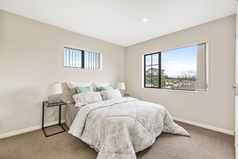 Photo of property in 99 Laurel Oak Drive, Schnapper Rock, Auckland, 0632