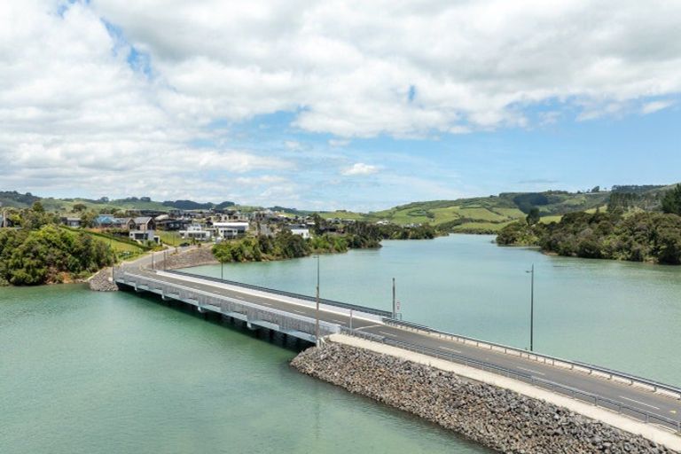 Photo of property in 70 Omahina Street, Raglan, 3225