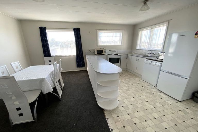 Photo of property in 131 Ruskin Road, Newlands, Wellington, 6037