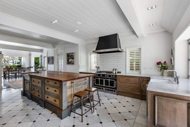 Photo of property in 11 Stanley Point Road, Stanley Point, Auckland, 0624