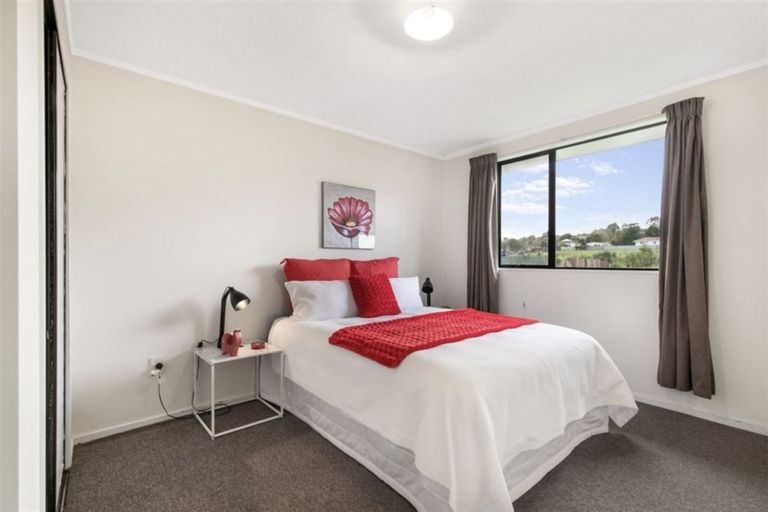 Photo of property in 2/61 Redcrest Avenue, Red Hill, Papakura, 2110