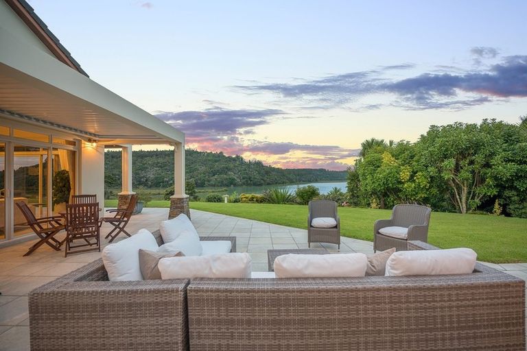 Photo of property in 109 Warman Road, Okura, Auckland, 0792