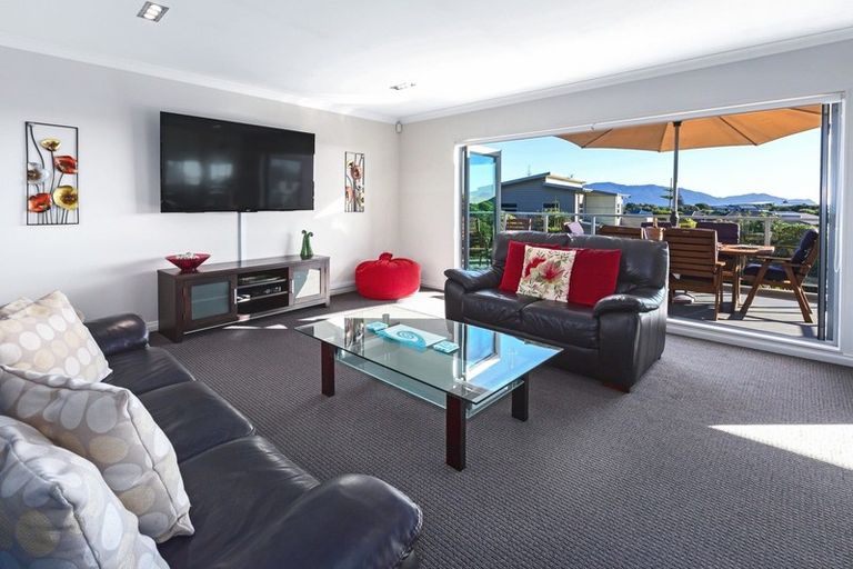 Photo of property in 11 Pharazyn Avenue, Waikanae Beach, Waikanae, 5036