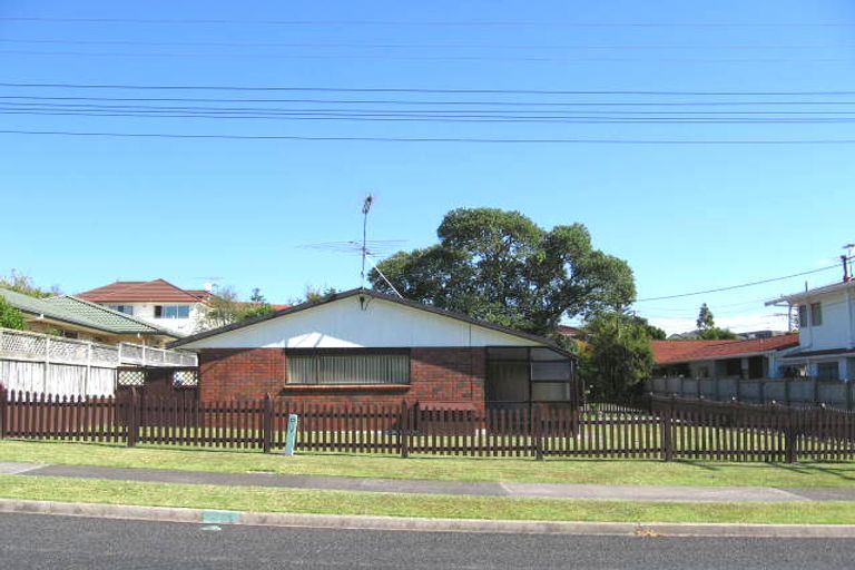 Photo of property in 1/28 Law Street, Torbay, Auckland, 0630