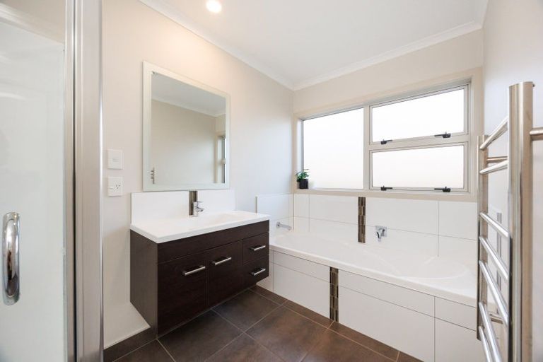 Photo of property in 9 Lorenzo Place, Kelvin Grove, Palmerston North, 4414