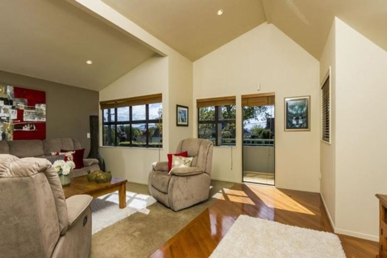 Photo of property in 2c Braemar Road, Castor Bay, Auckland, 0620
