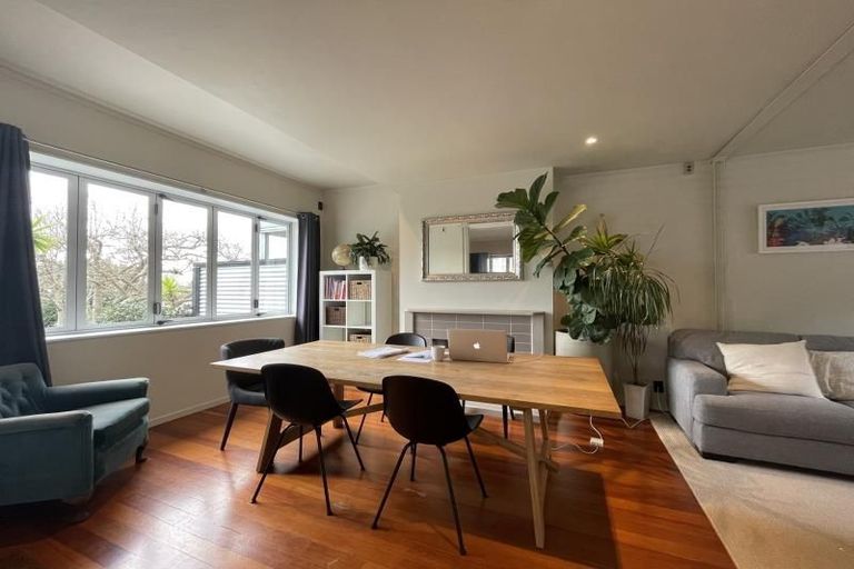 Photo of property in 60 Waiohua Road, Greenlane, Auckland, 1061