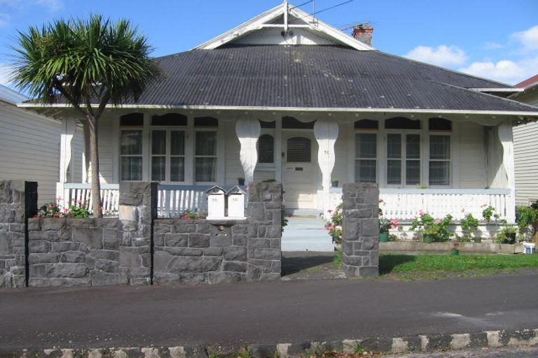 Photo of property in 16 Shoal Bay Road, Devonport, Auckland, 0624