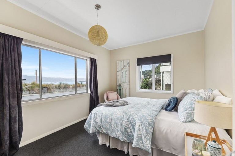 Photo of property in 185 Marine Parade, Seatoun, Wellington, 6022