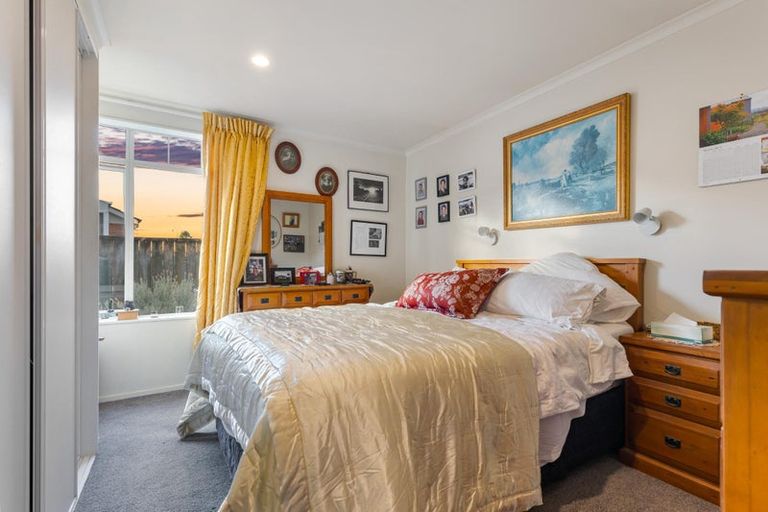Photo of property in 23 Regents Park Place, Westgate, Auckland, 0614