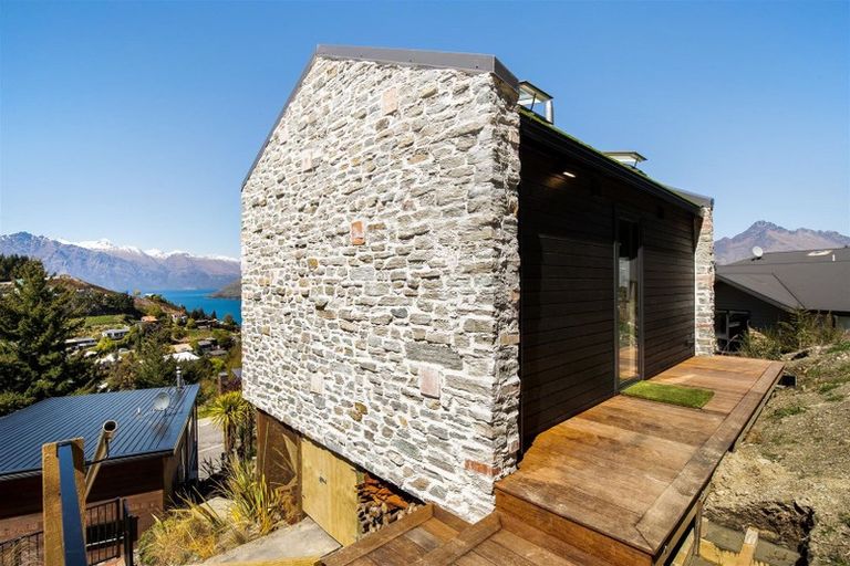 Photo of property in 45 Dart Place, Fernhill, Queenstown, 9300