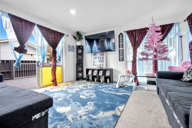 Photo of property in 1 Gibbons Road, Weymouth, Auckland, 2103