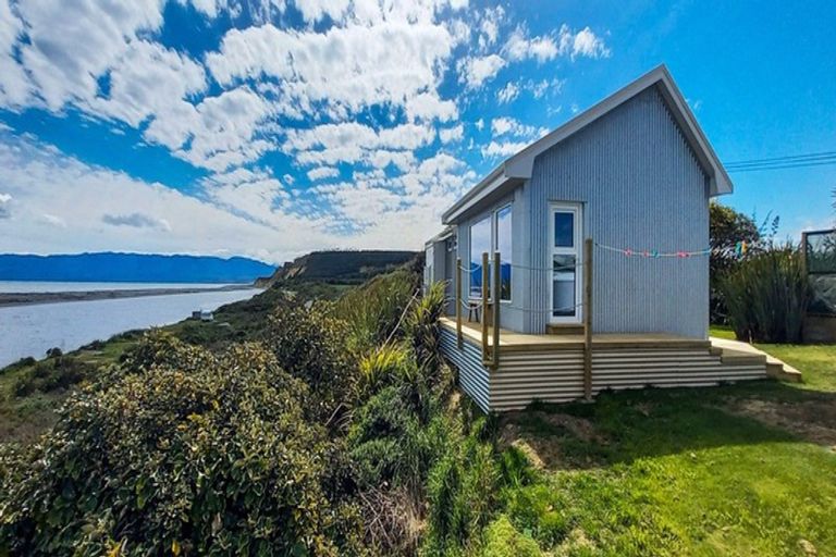 Photo of property in 41 Bluecliffs Beach Road, Papatotara, Tuatapere, 9691