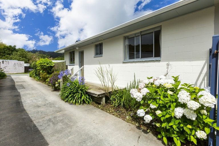Photo of property in 20a Blue Mountains Road, Silverstream, Upper Hutt, 5019