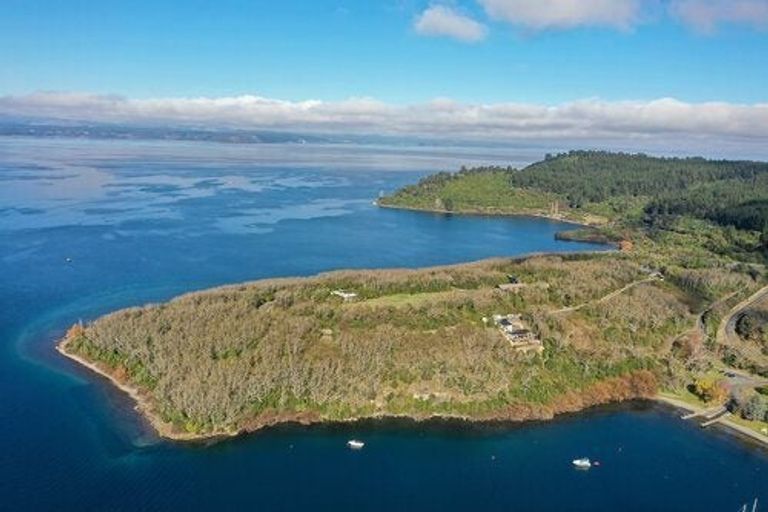 Photo of property in 46 Parawera Drive, Acacia Bay, Taupo, 3330