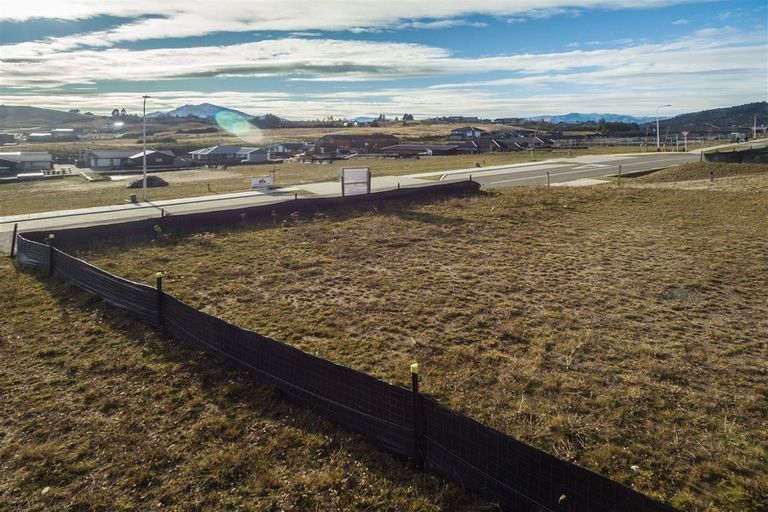 Photo of property in 5 Mcneil Crescent, Wanaka, 9305